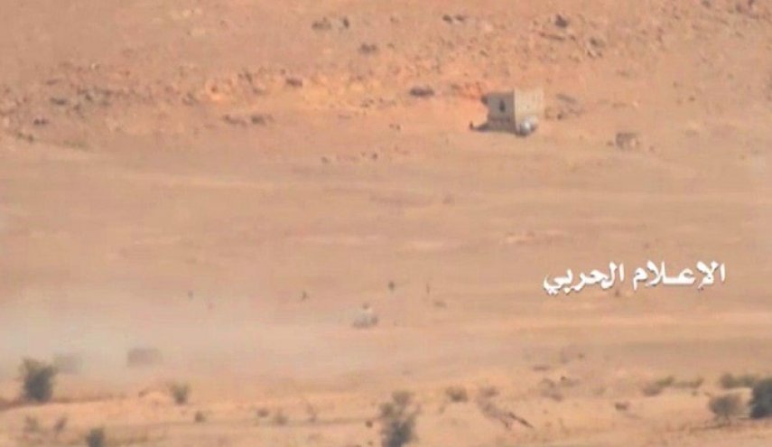 الجيش اليمني يدمر مدرعة محملة بمرتزقة العدوان السعودي