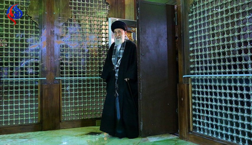 قائد الثورة يزور مرقد الامام الخميني (قدس سره)