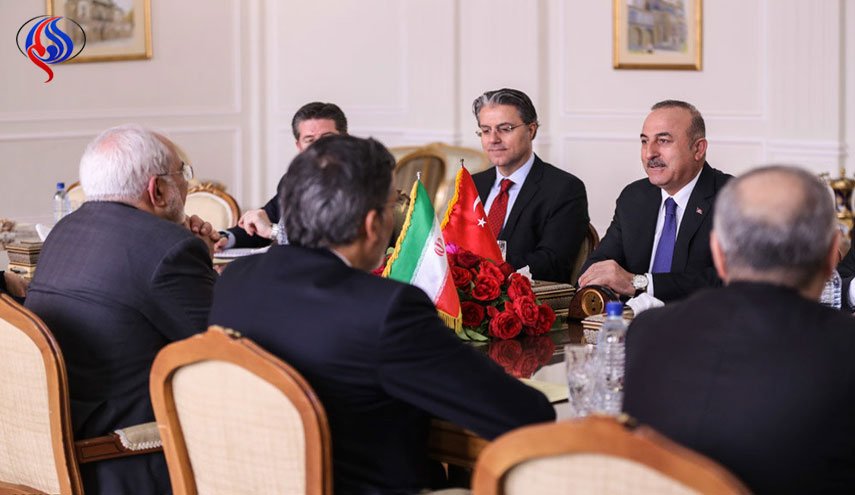 مباحثات بين ظريف وأوغلو في طهران