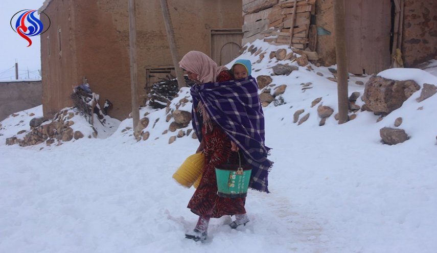  تراكم الثلوج يعزل قرى في المغرب