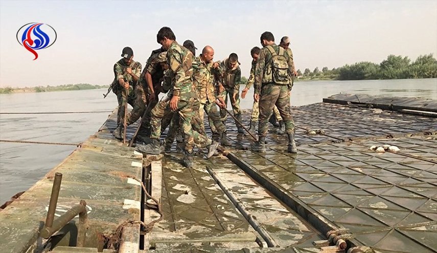 ما سبب تدمير جسر أقامه الروس عبر نهر الفرات؟