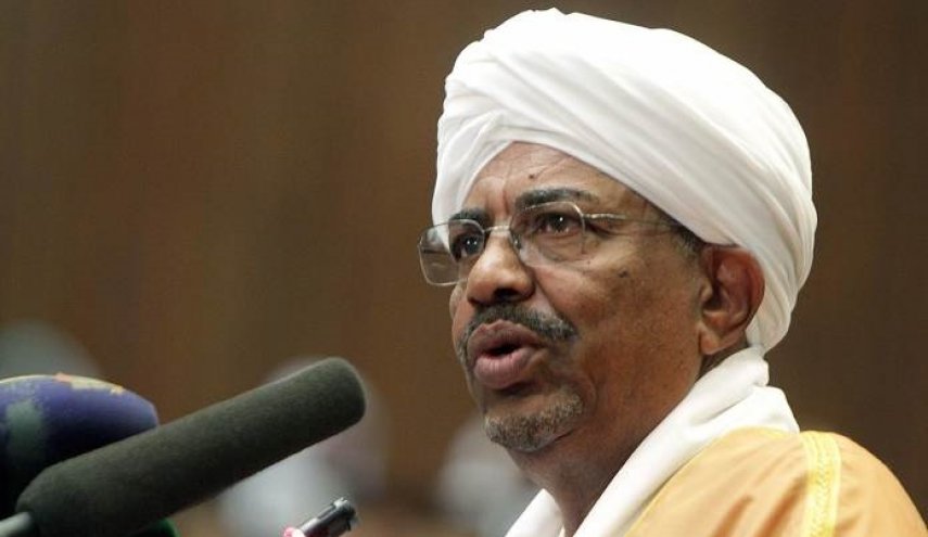 عمر البشير: لدينا برنامج مع روسيا سيجعل من جيشنا قوة رادعة