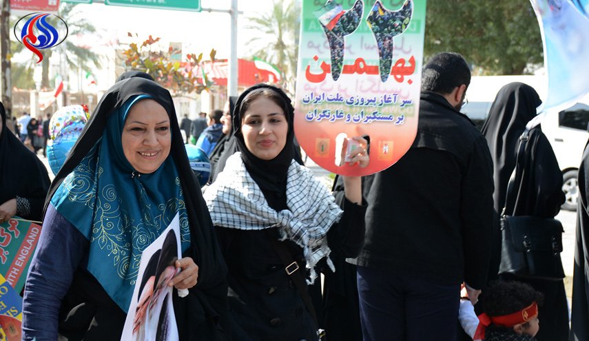 شهروندانی که با خانواده به جشن انقلاب آمدند