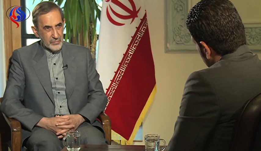 ولايتي : نتوقع من السيد ماكرون أن لا يعوّل على نصائح ترامب