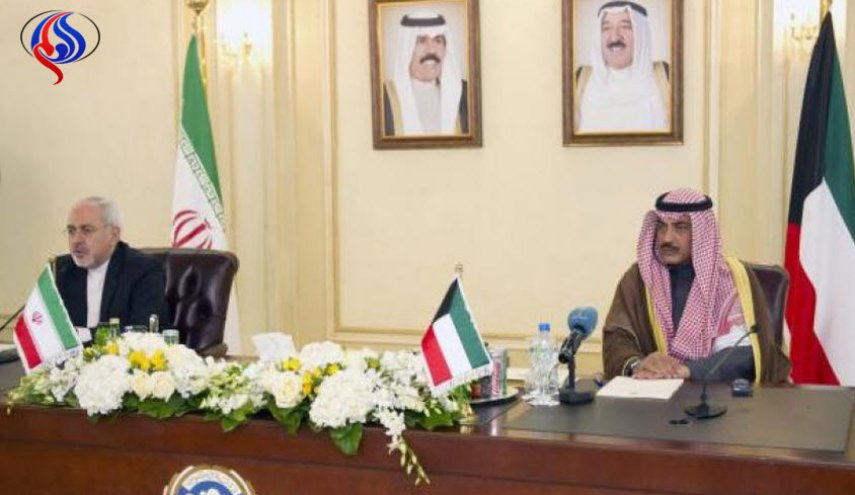 ظريف يبحث مع نظيره الكويتي العلاقات الثنائية وتطورات المنطقة