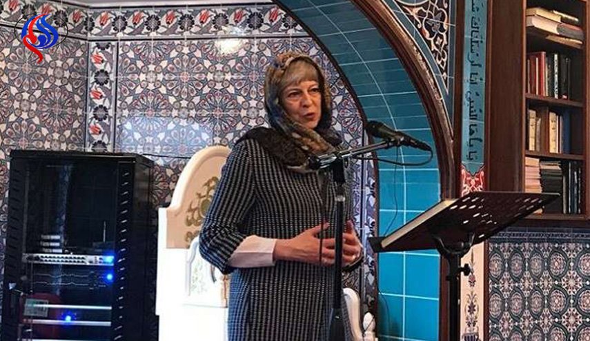 تيريزا ماي تتحجب في فرصة للتعرف على دين السلام!