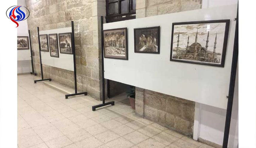 فنان فلسطيني يتحدث عن معاناة شعبه بالرسم بالقهوة