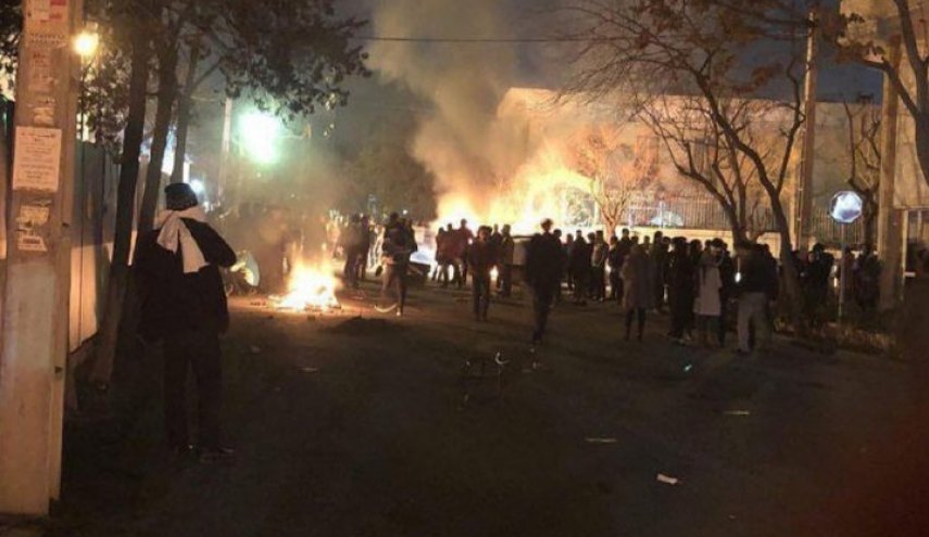 ضبط اسلحة في خلية لمثيري الشغب بشارع باسداران في طهران