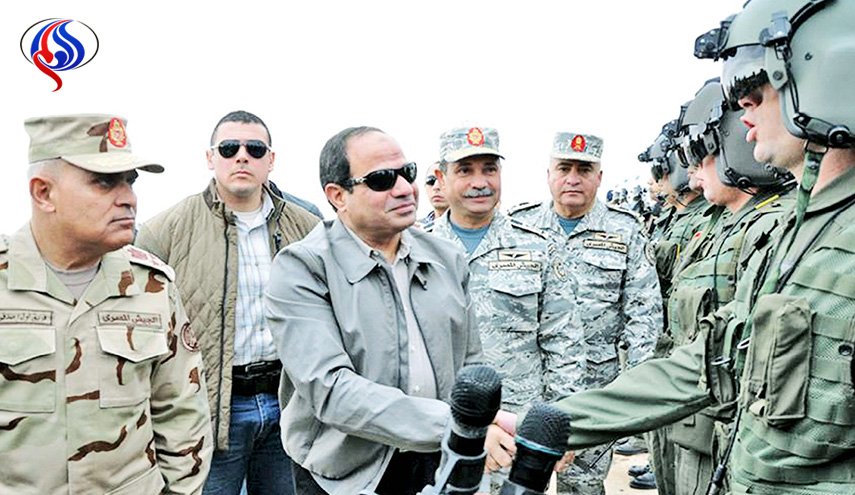 الجيش المصري يطالب السيسي بتمديد 