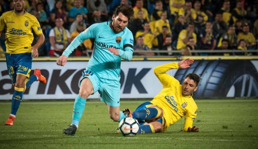 برشلونة يتعثر في لاس بالماس قبل قمته مع اتلتيكو مدريد
