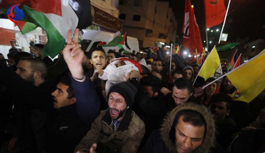 بالصور.. الفلسطينيون يشيعون الشهيد الجعبري 


