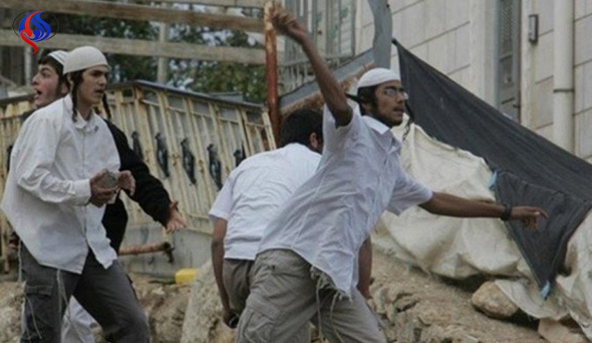تصرف وحشي.. مستوطنون يهاجمون حافلة أطفال في سلفيت