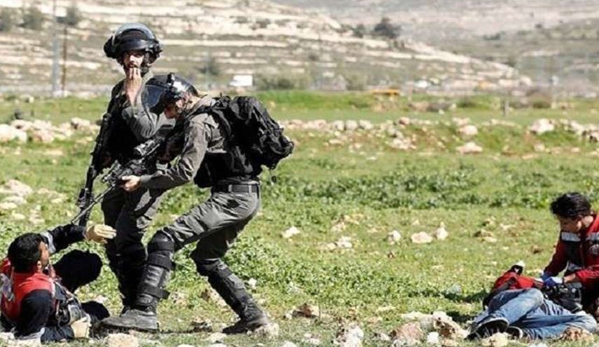 إصابات على مدخل البيرة الشمالي والاحتلال يعتدي على مسعفين (صور)