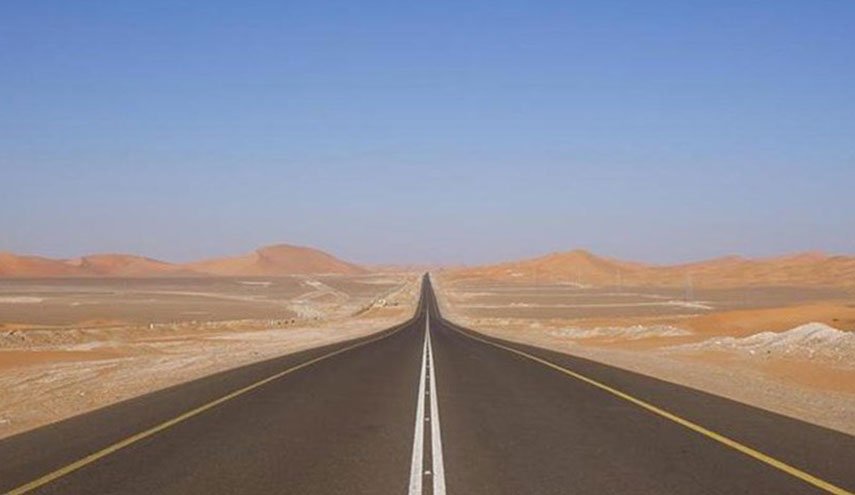 السعودية تشق أطول طريق مستقيم بالعالم!!
