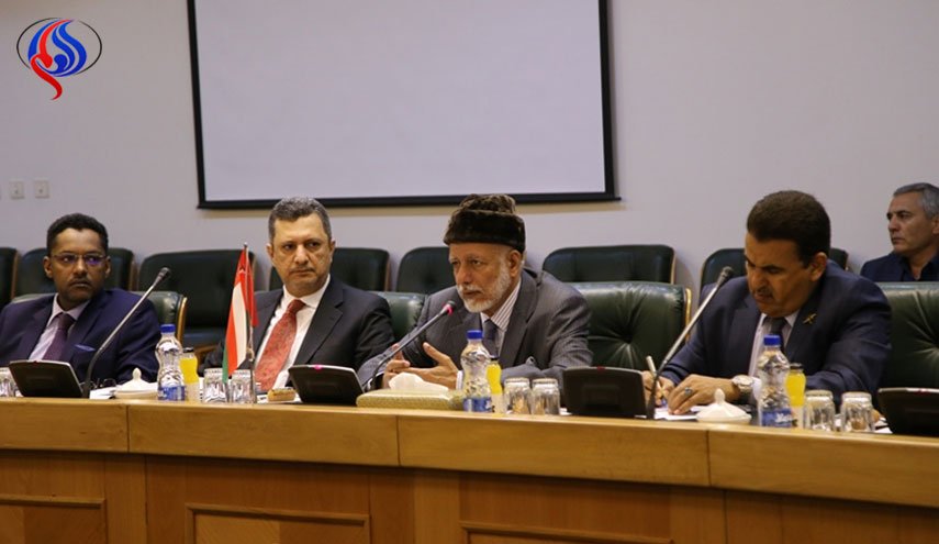 وزير الخارجية العماني يدعو لاستخدام العملتين العمانية والايرانية لتطوير العلاقات التجارية