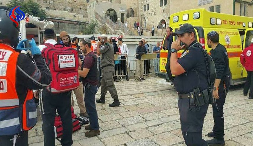 بالصور..​ إصابة بالغة لجندي صهيوني في عملية طعن بالقدس المحتلة