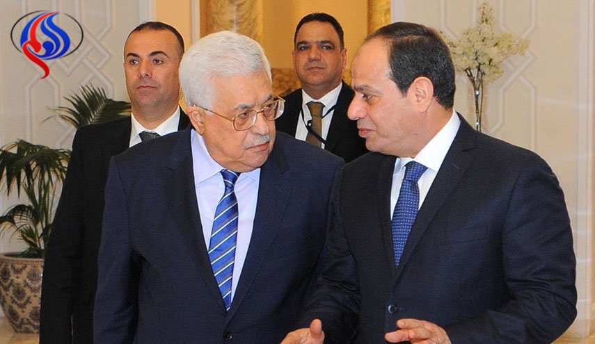 السيسي يهاتف عباس ويبحث معه الأوضاع في غزة