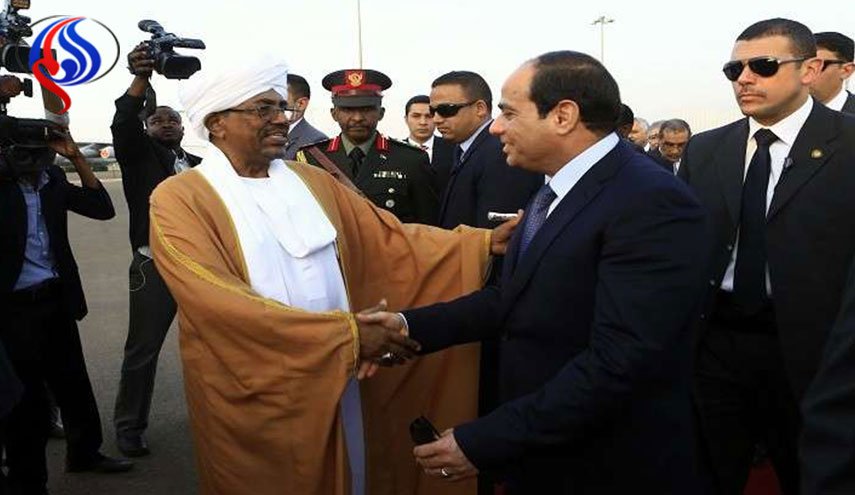 البشير يغادر القاهرة بعد لقائه السيسي في زيارة سريعة