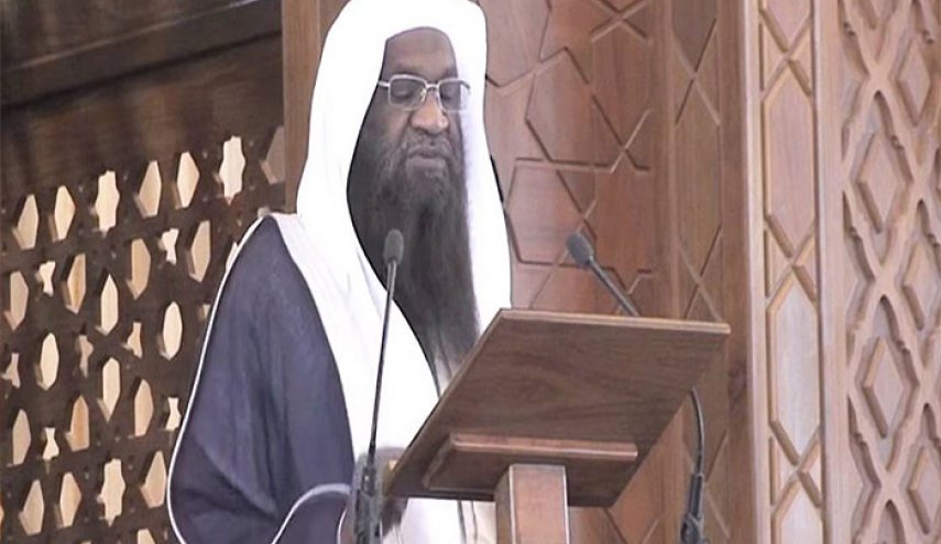 تحريم الأغاني!...خلاف بين الداعيتين يشعل جدلًا واسعًا في السعودية!!