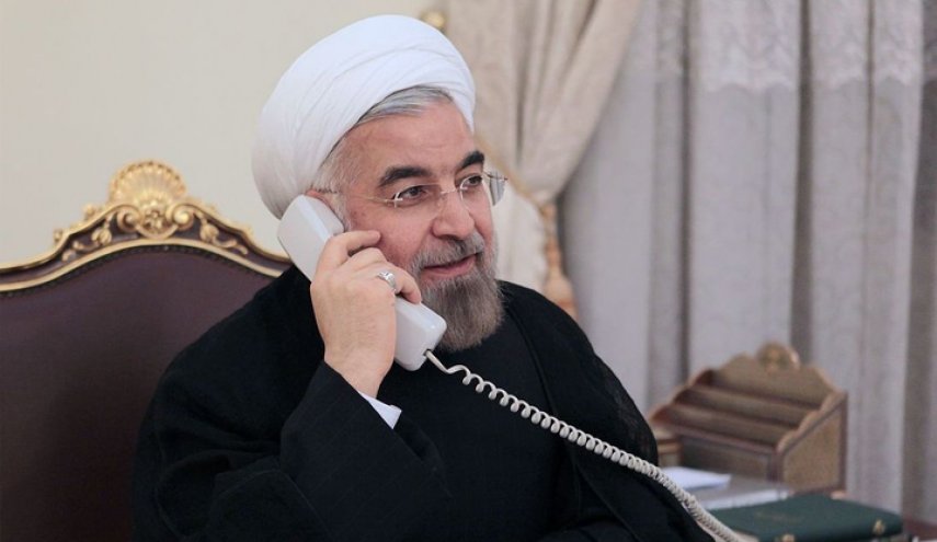 الرئیس روحاني یهنئ قائد الثورة بالعام الایراني الجدید