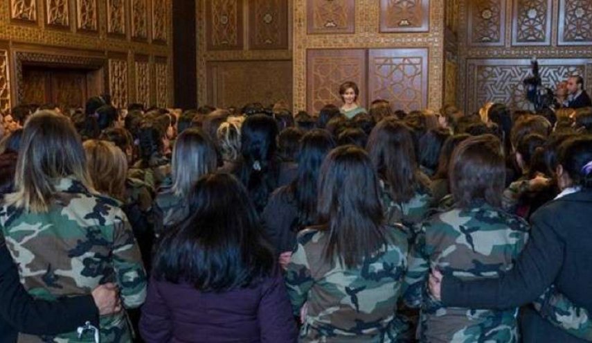 بالصور.. أسماء الأسد تخاطب 