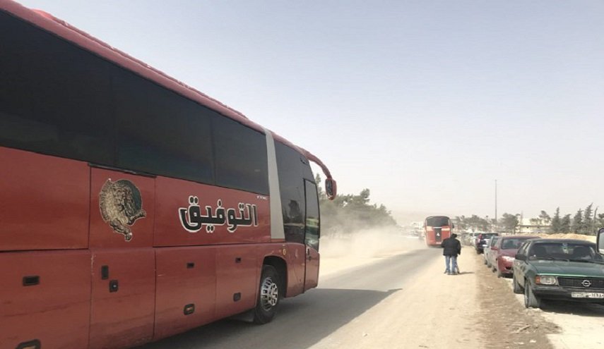 وصول باصات اضافية الى معبر حرستا لنقل المسلحين وعوائلهم