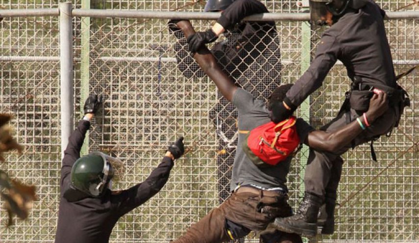 إحباط محاولة مهاجرين لاقتحام مركز حدودي شمالي المغرب 