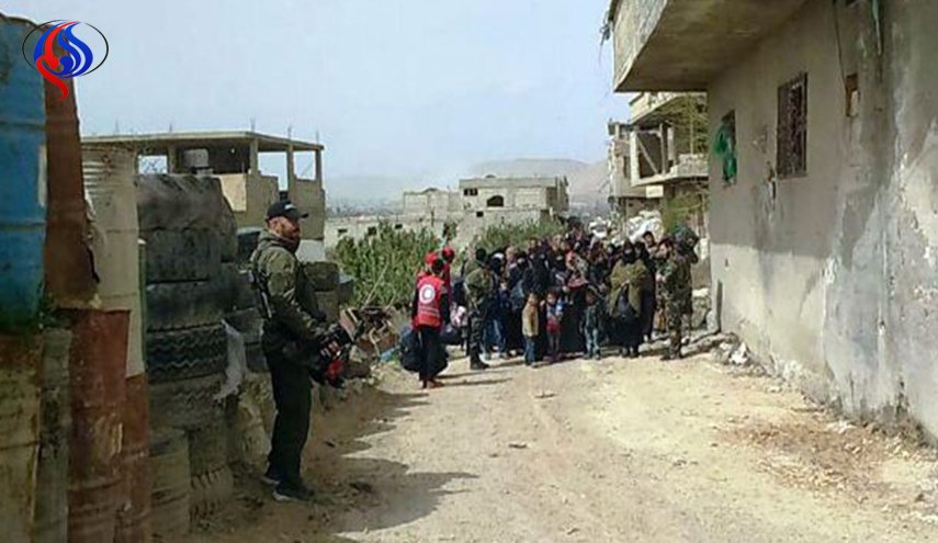 مدنيو دوما يخرجون.. و135 ألف شخص غادروا الغوطة
