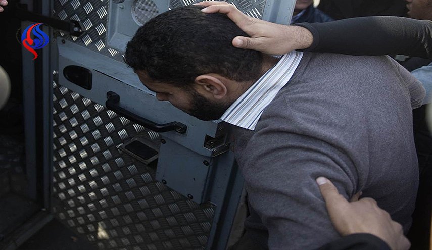 كيفَ يعيشُ المختطفون داخل سجن الهيبة في دوما؟