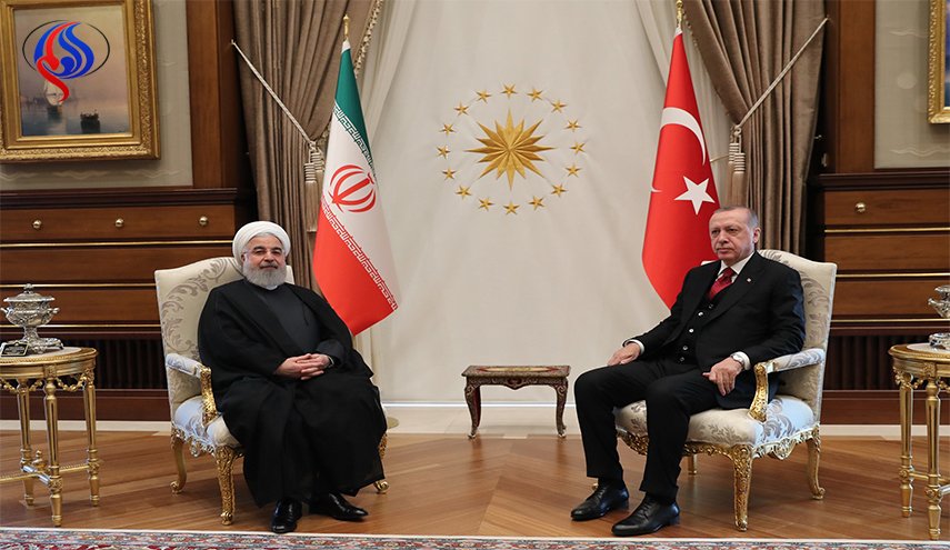 روحانی یؤكد علي تنمیة العلاقات بین طهران وانقرة
