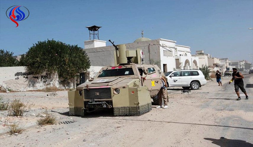 مسلحون يختطفون مسؤولا ليبيا من أمام منزله