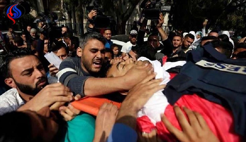 هكذا برر ليبرمان اغتيال مصور فلسطيني برصاص إسرائيلي!