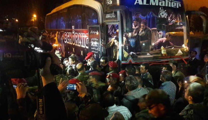 وصول الدفعة الاولى من المختطفين المحررين من دوما