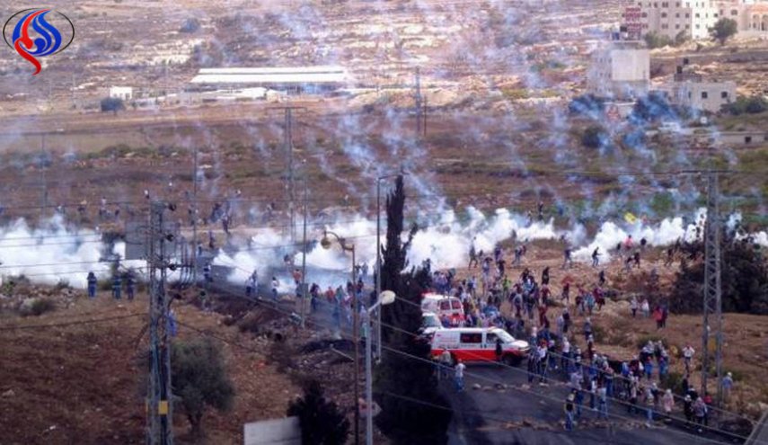 اصابة 29 فلسطينيا خلال مواجهات مع الاحتلال في البيرة