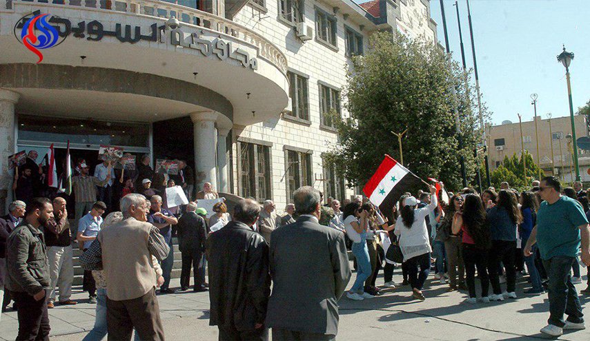 بلدان عربيان يؤيدان الضربة الثلاثية على سوريا .. تعرف عليهما !