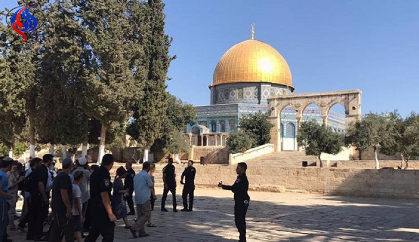عشرات المستوطنين يقتحمون المسجد الأقصى المبارك