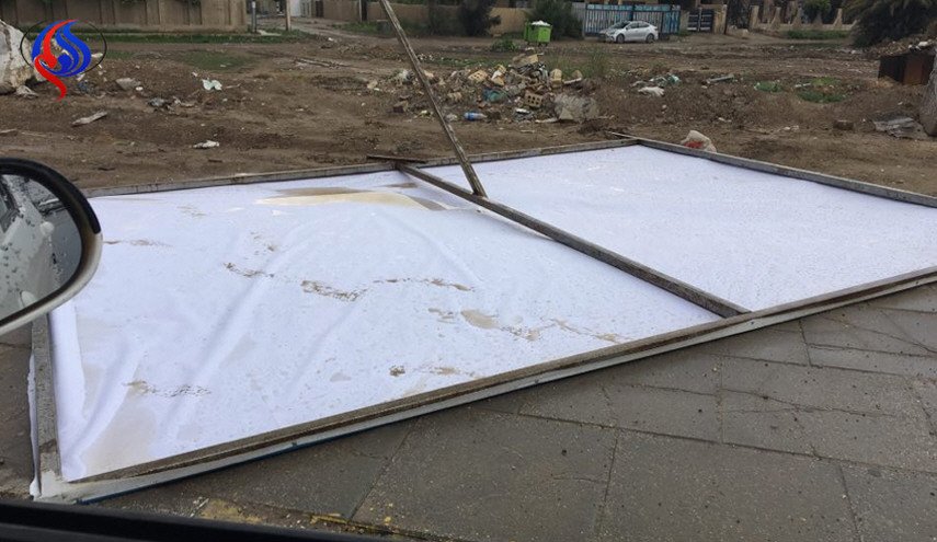بالصور.. الاطاحة بدعايات مرشحين للانتخابات في بغداد.. والسبب؟!