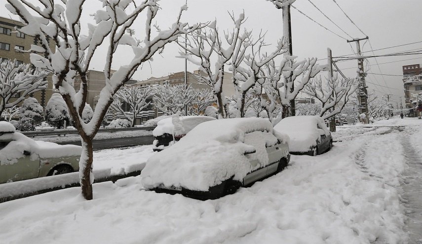 في فصل الربيع.. هطول ثلوج بارتفاع 40 سنتيمترا في ايران