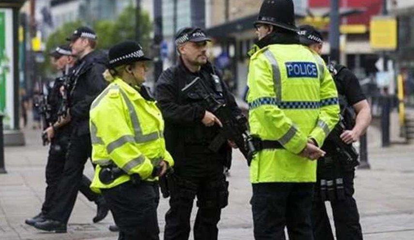 شرطة مكافحة الارهاب البريطانية تحقق في حادثة تعرض شخصين 