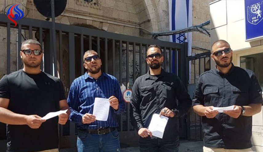 الاحتلال يستدعي 4 من حراس المسجد الاقصى المبارك