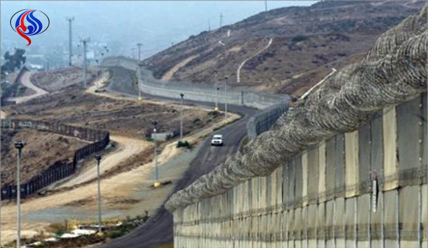 المئات يتظاهرون في المكسيك احتجاجا على بناء الجدار الحدودي مع أميركا