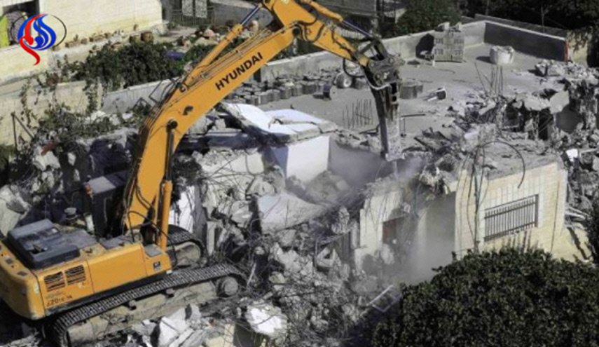 الاحتلال يوزع أوامر هدم في قرية قلنديا شمال القدس