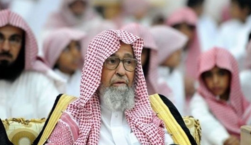 تعرف على فتوى غريبة لعضو هيئة كبار علماء السعودية