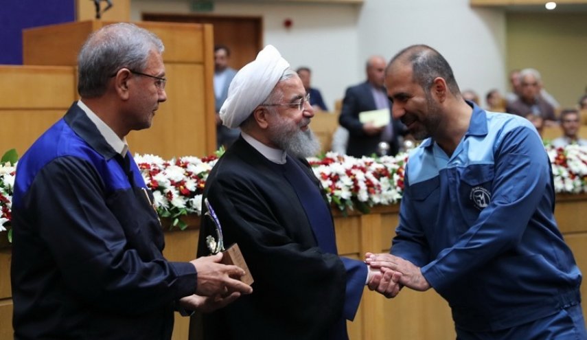 رییس جمهوری از کارگران نمونه کشوری تقدیر کرد