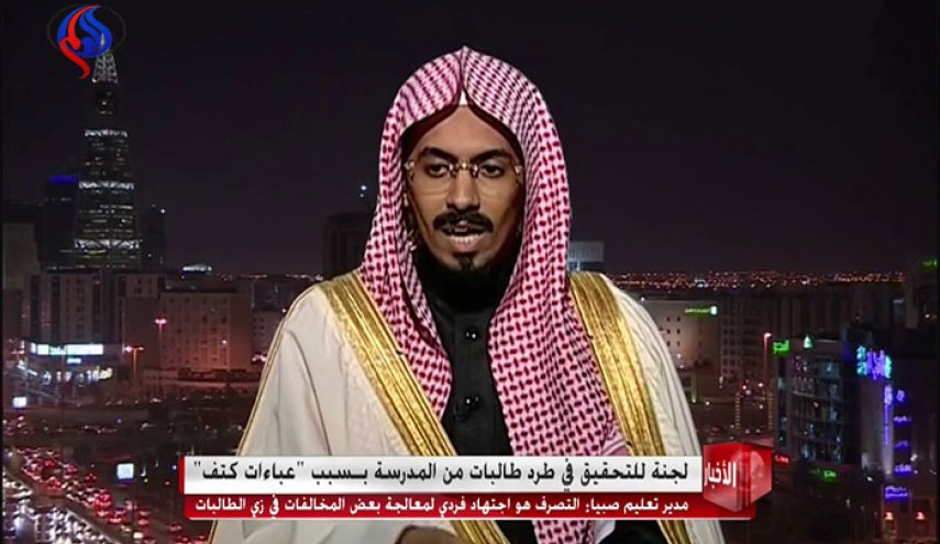 داعية سعودي ينشر صورةً له برفقة أخته من دون حجاب!