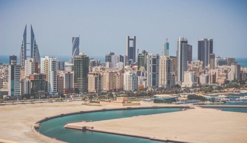 رغم التهميش والتمييز.. نظام البحرين: نحترم حقوق العمال!