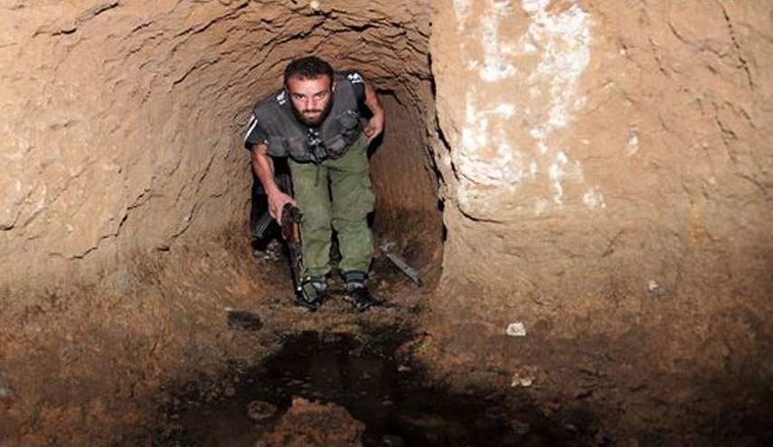 بالصور.. الجيش السوري يعثر على أنفاق ومواد شديدة الانفجار شمال الحجر الأسود