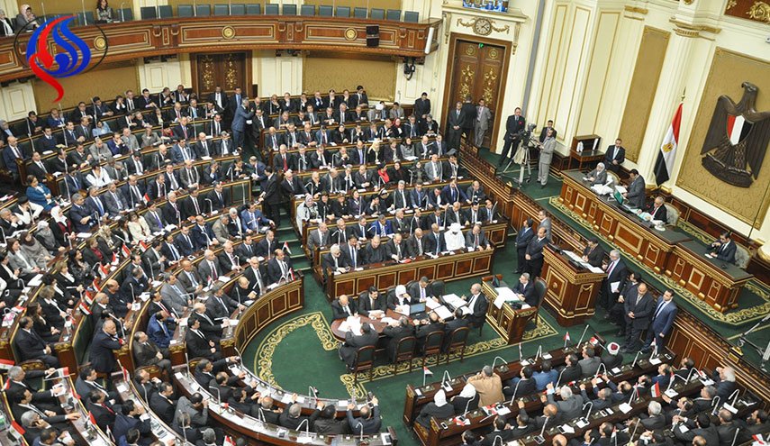 السادات ينتقد المضايقات للنواب: مصر لم تشهد في تاريخها برلمانا كهذا