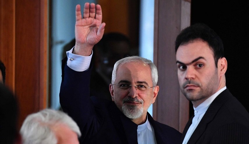 ظريف يغادر طهران متوجها الى بكين