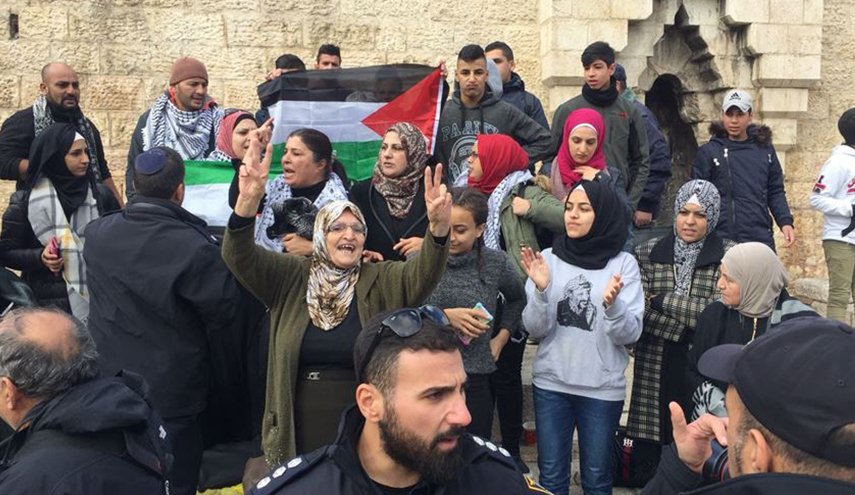 شرطة الاحتلال تعتدي على النساء في القدس المحتلة 